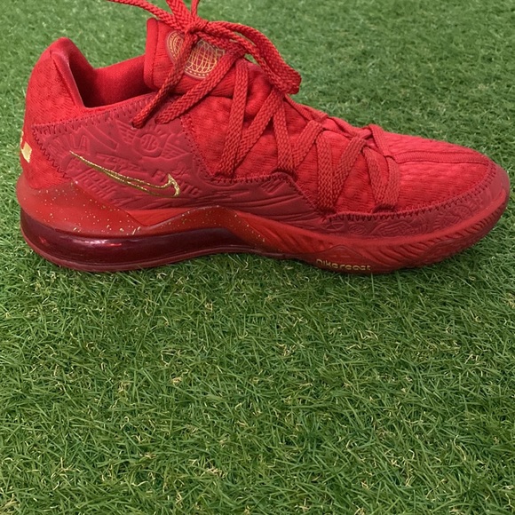 COPY - 2020
Titan x LeBron 17 Low 'Agimat used Mens size 8.5 - Picture 9 of 16